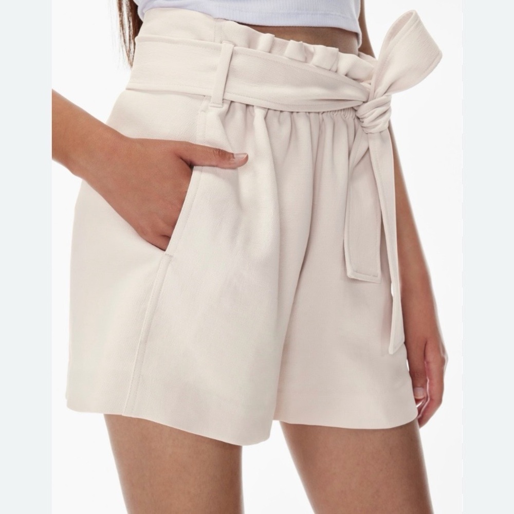 Aritzia Wilfred Gelas Paper Bag Shorts Light Birch Ivory size 4
